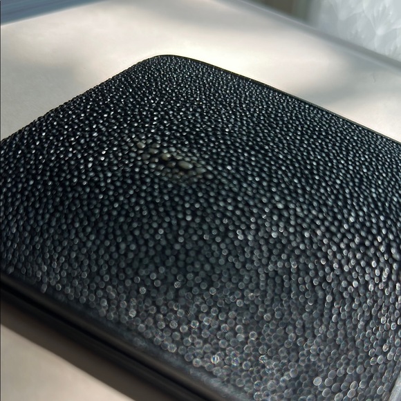 Sting-Ray Leather Black Textured Wallet - Picture 2 of 7